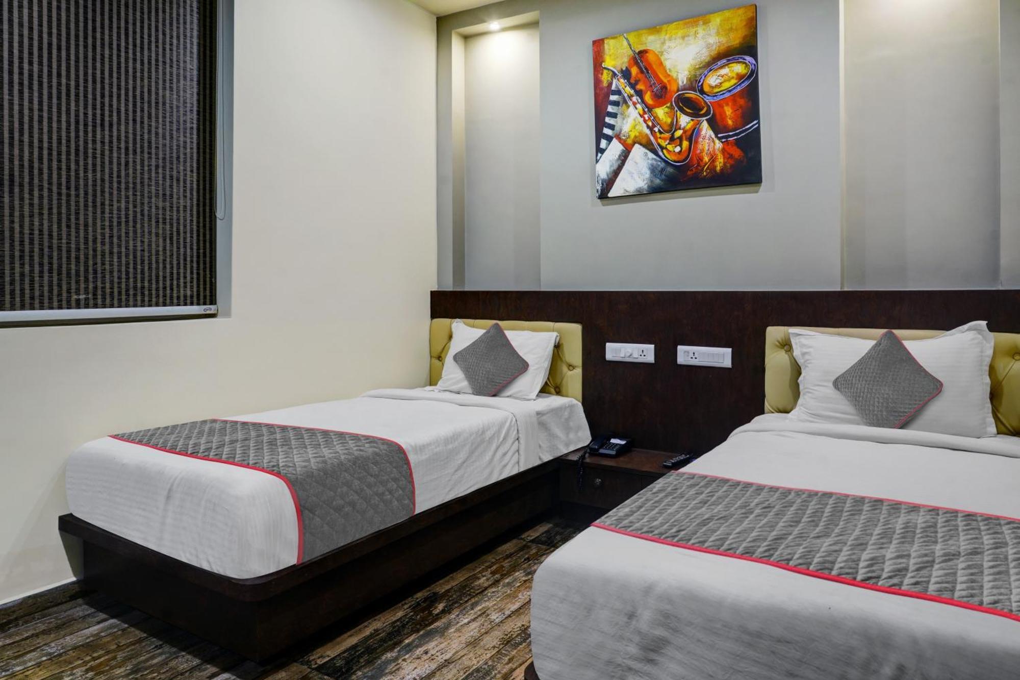 Super Townhouse Dev'S Inn By Cj Gunadala Exterior photo