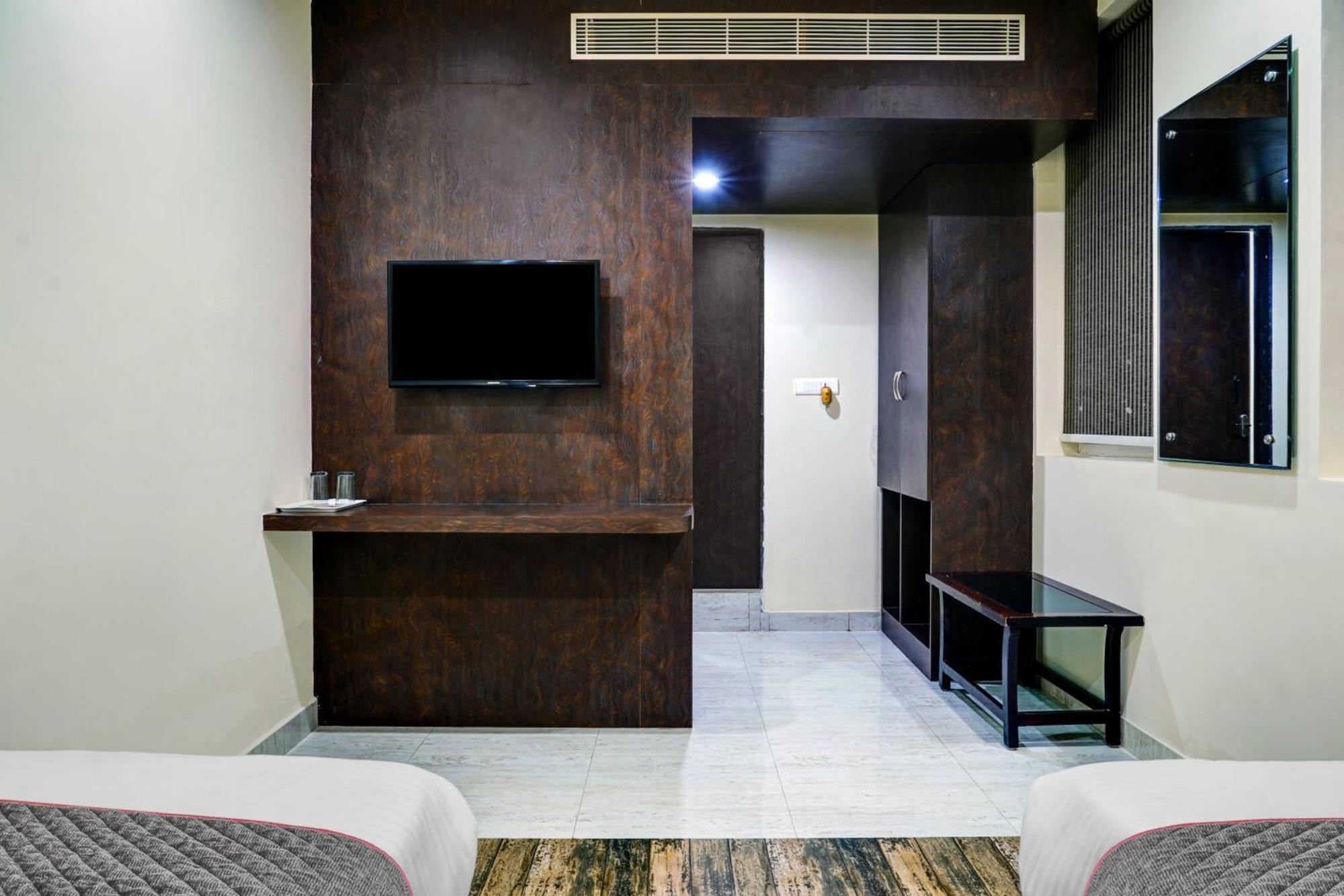 Super Townhouse Dev'S Inn By Cj Gunadala Exterior photo
