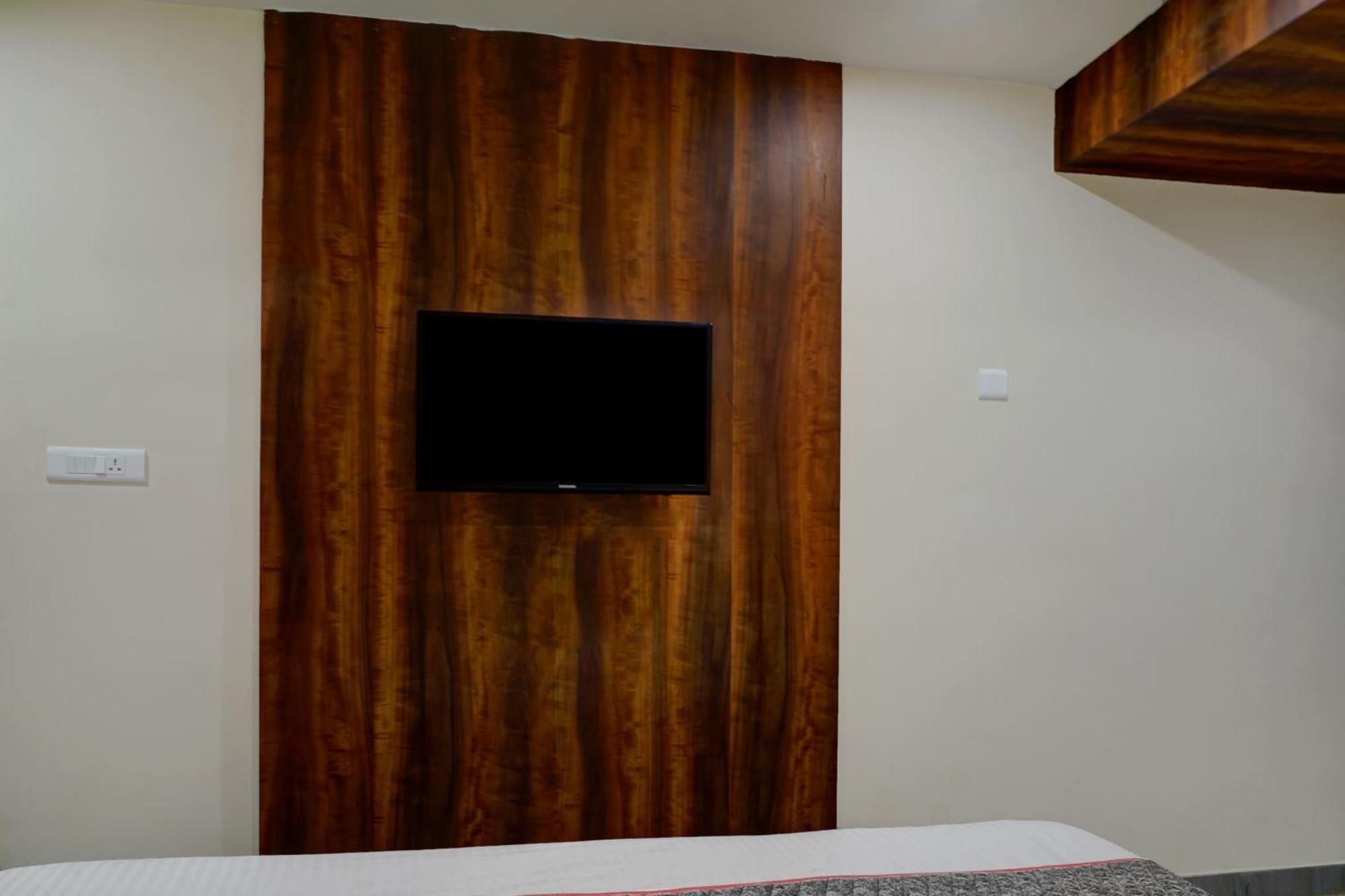 Super Townhouse Dev'S Inn By Cj Gunadala Exterior photo